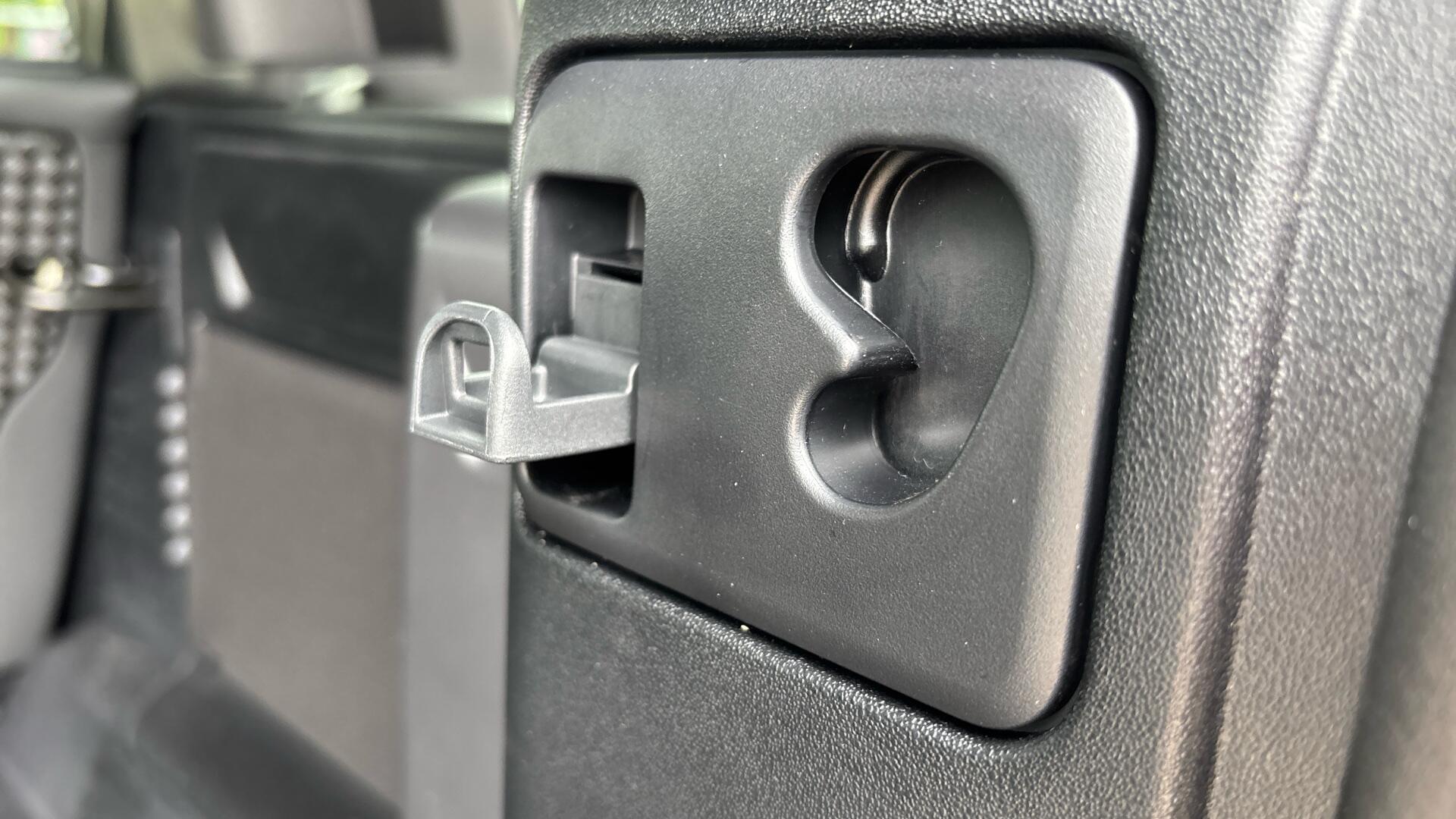 Land Rover Defender view 27