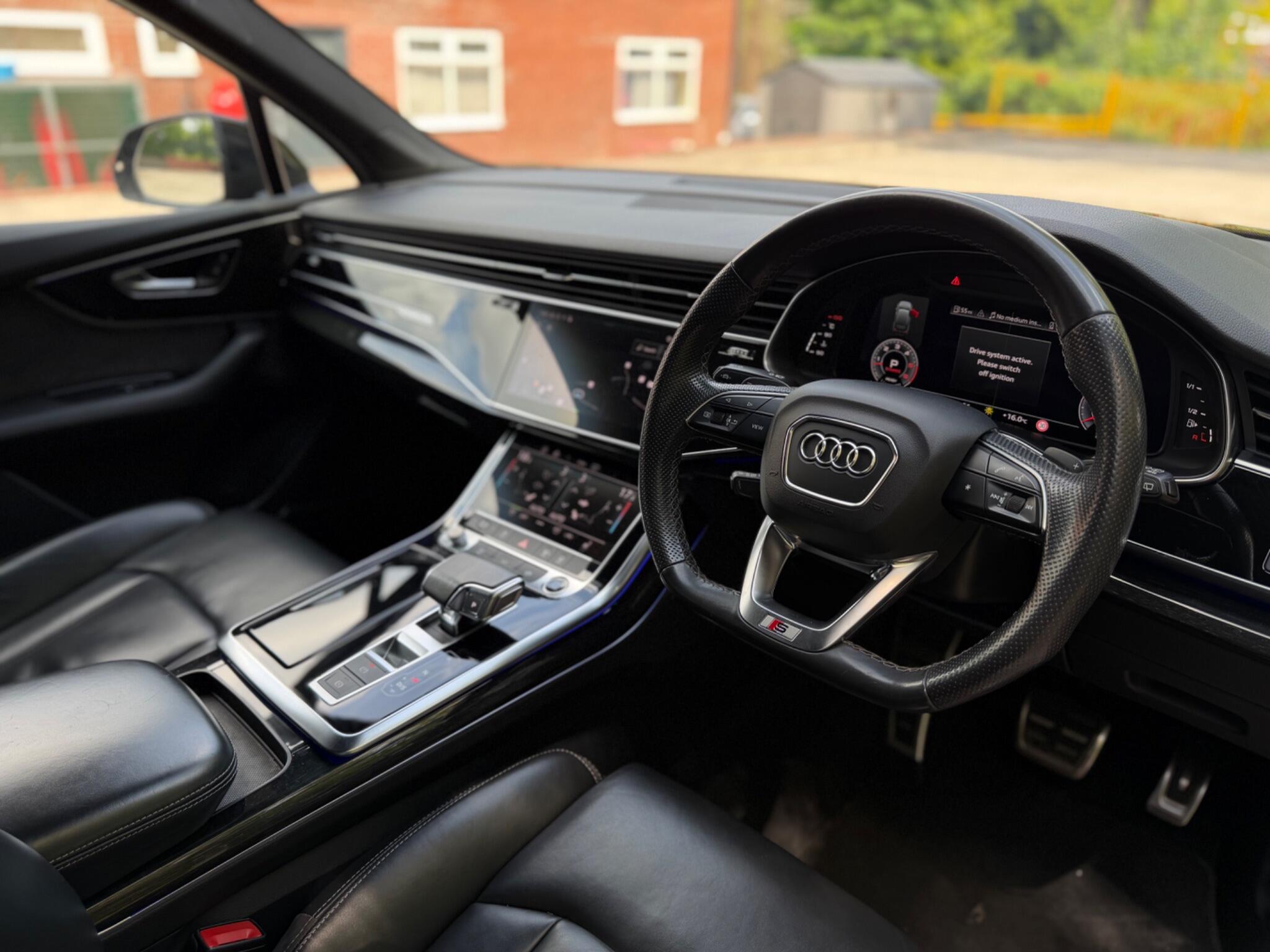 Audi Q7 view 15