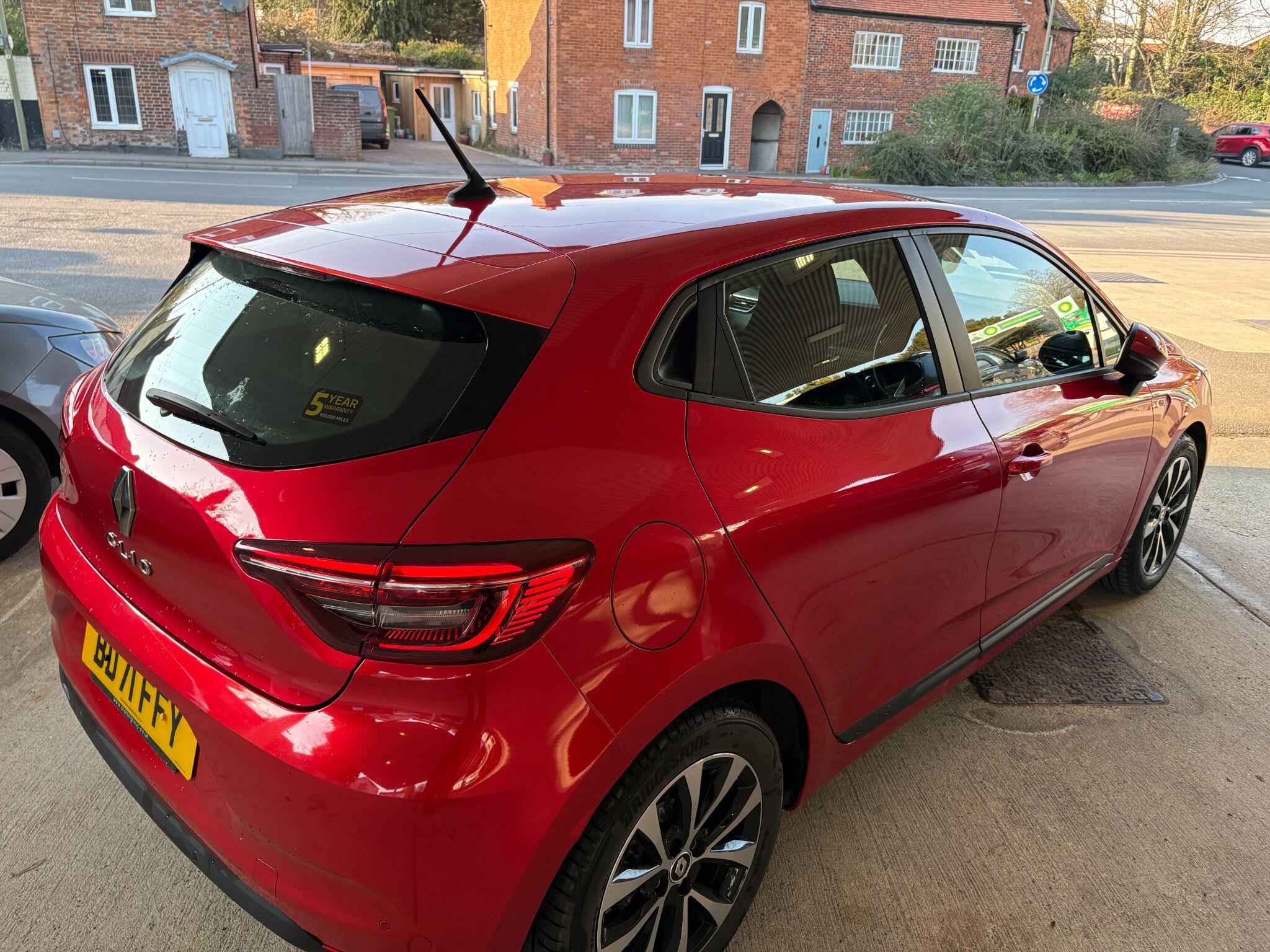 2021 Renault Clio 1.0 TCe Iconic Euro 6 (s/s) 5dr • 17,950 miles image 4