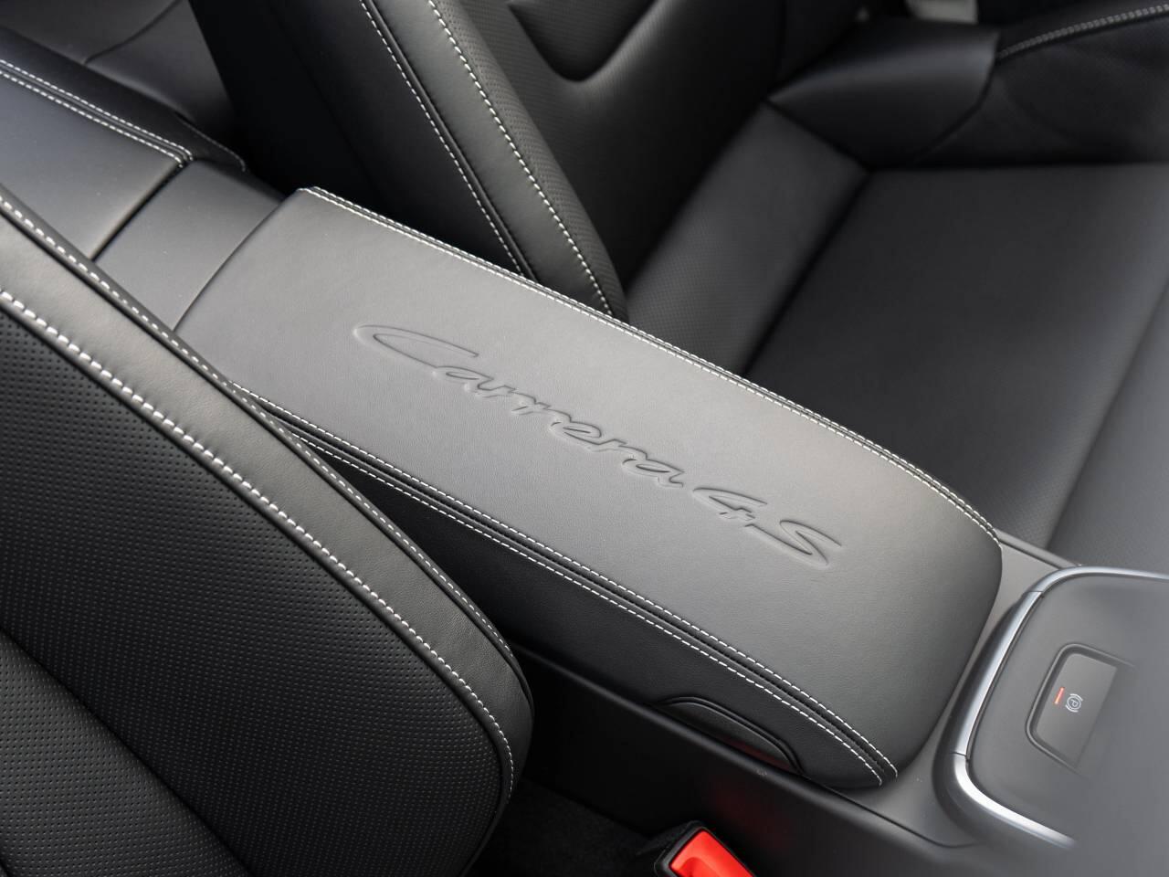 Porsche 911 view 27