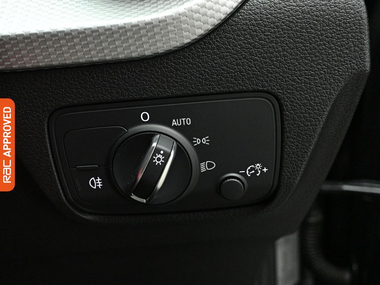 Audi Q2 view 21