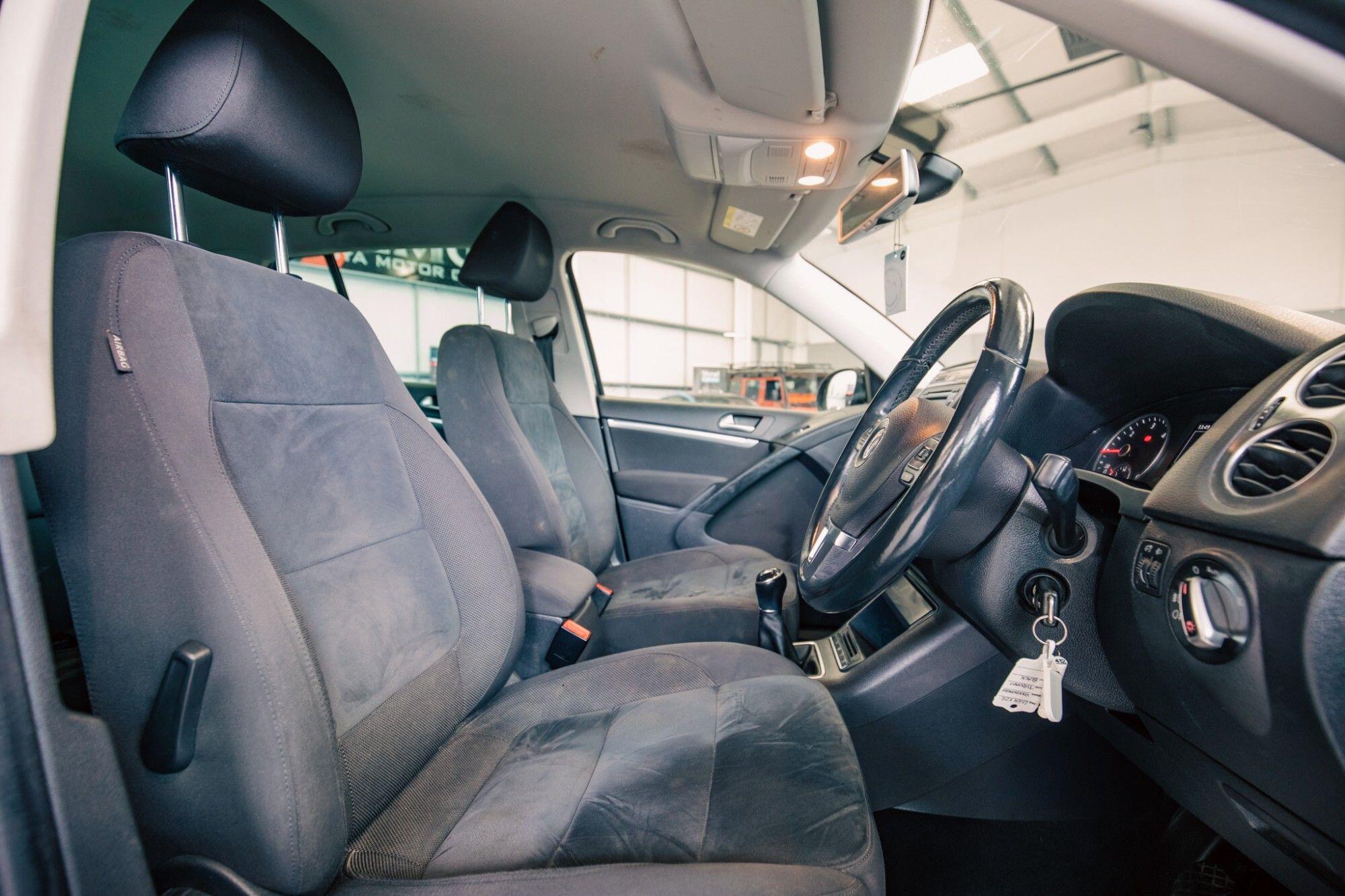 Volkswagen Tiguan view 3