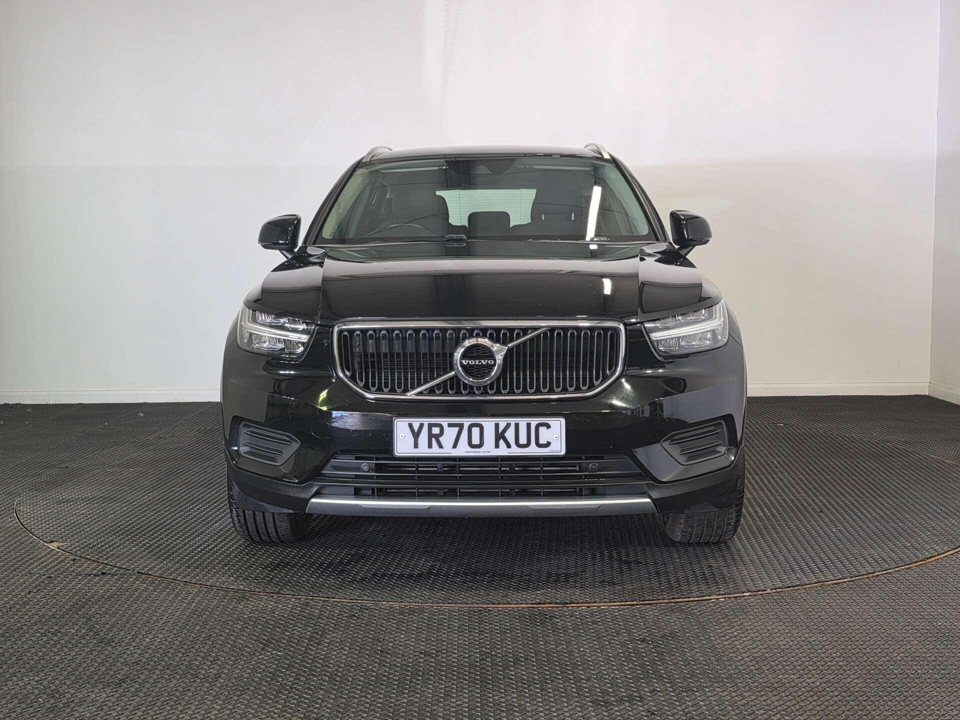 Volvo XC40 view 2