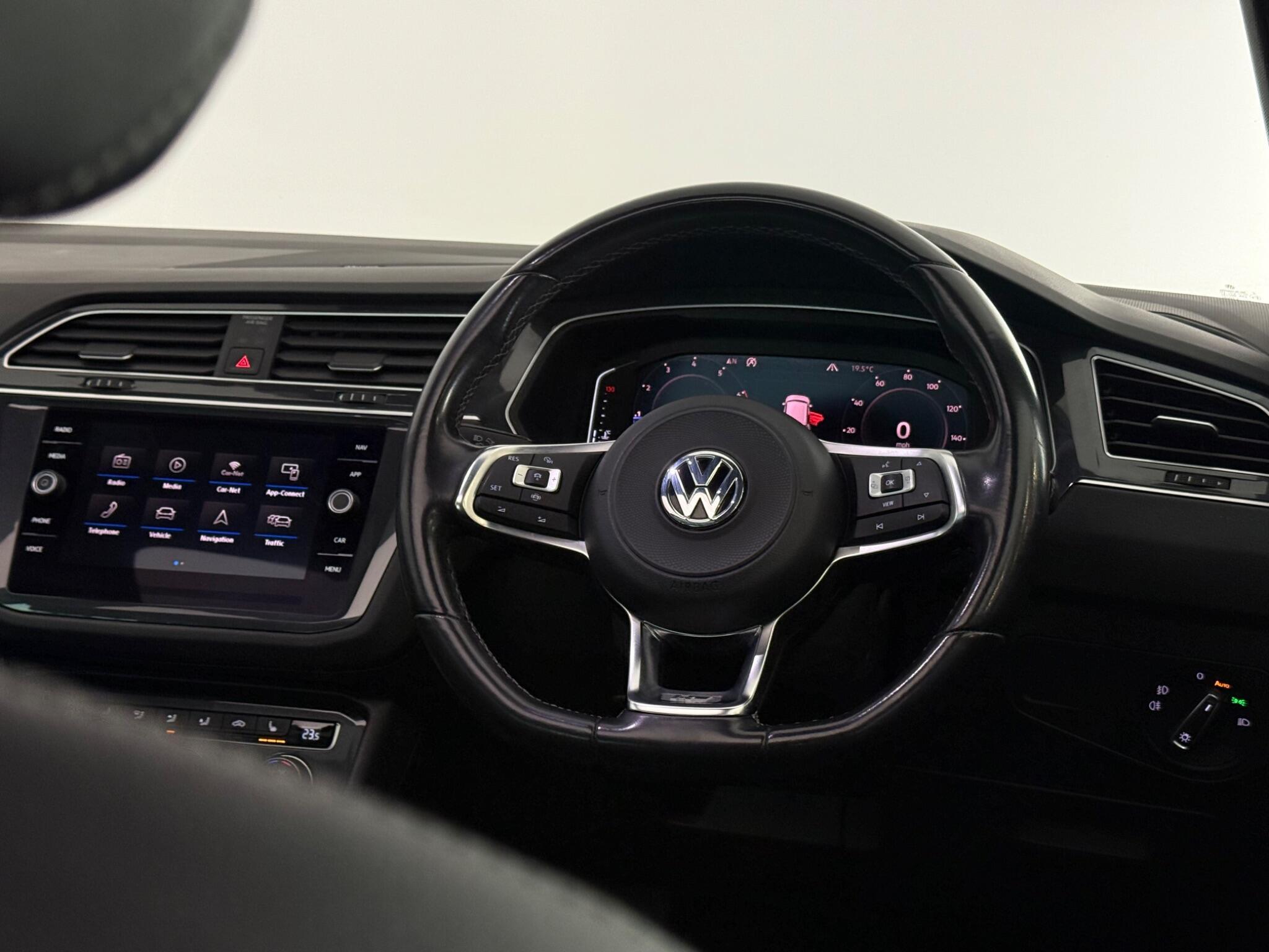 Volkswagen Tiguan view 14