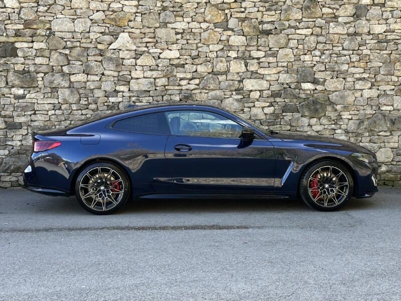 BMW M4 view 3