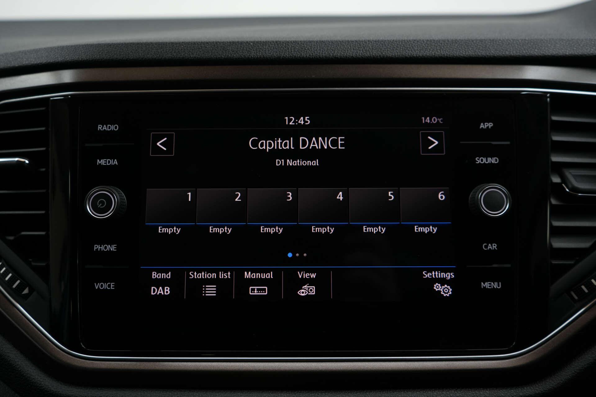 Volkswagen T-Roc view 30