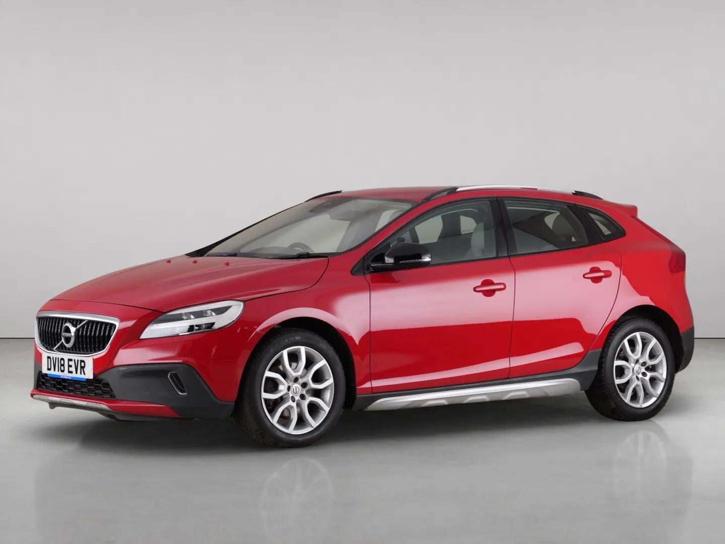 Volvo V40 Cross Country view 2