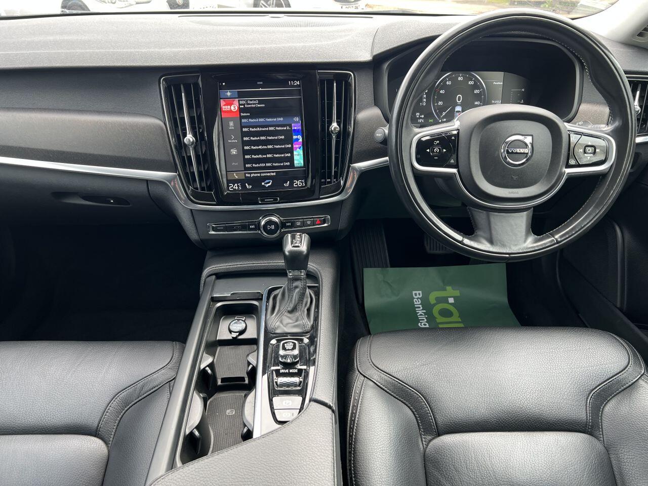 Volvo V90 Cross Country view 30