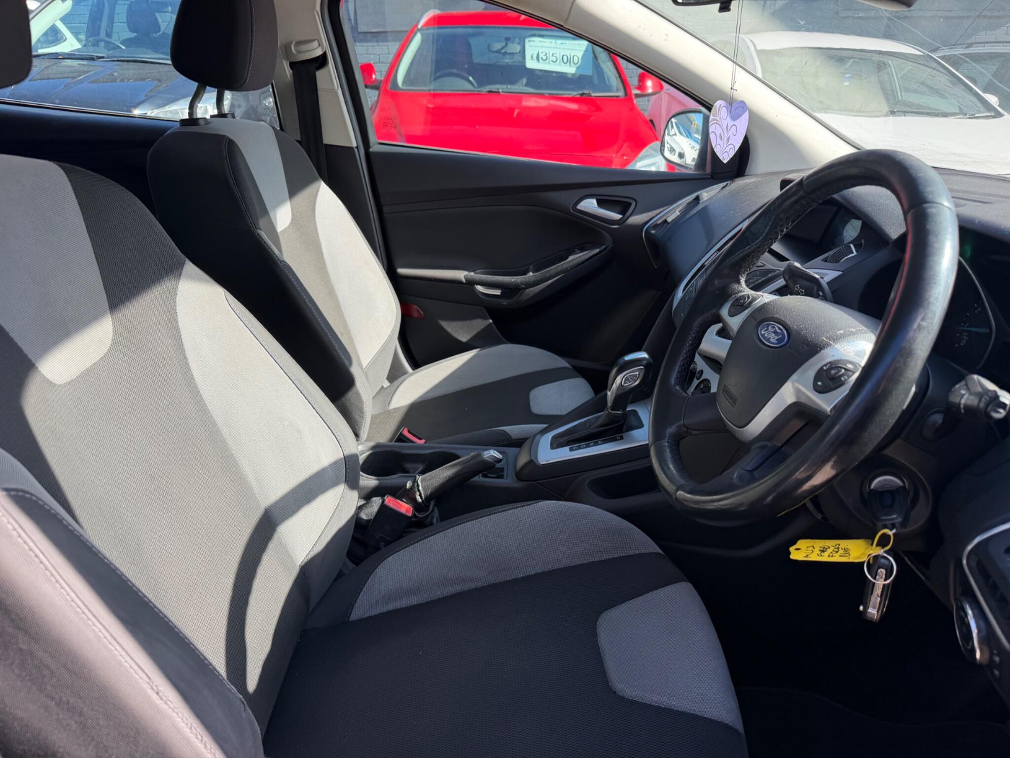 Ford Focus view 10