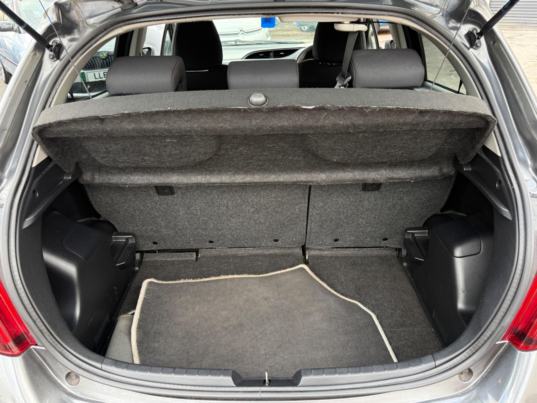 Toyota Yaris - Image 39