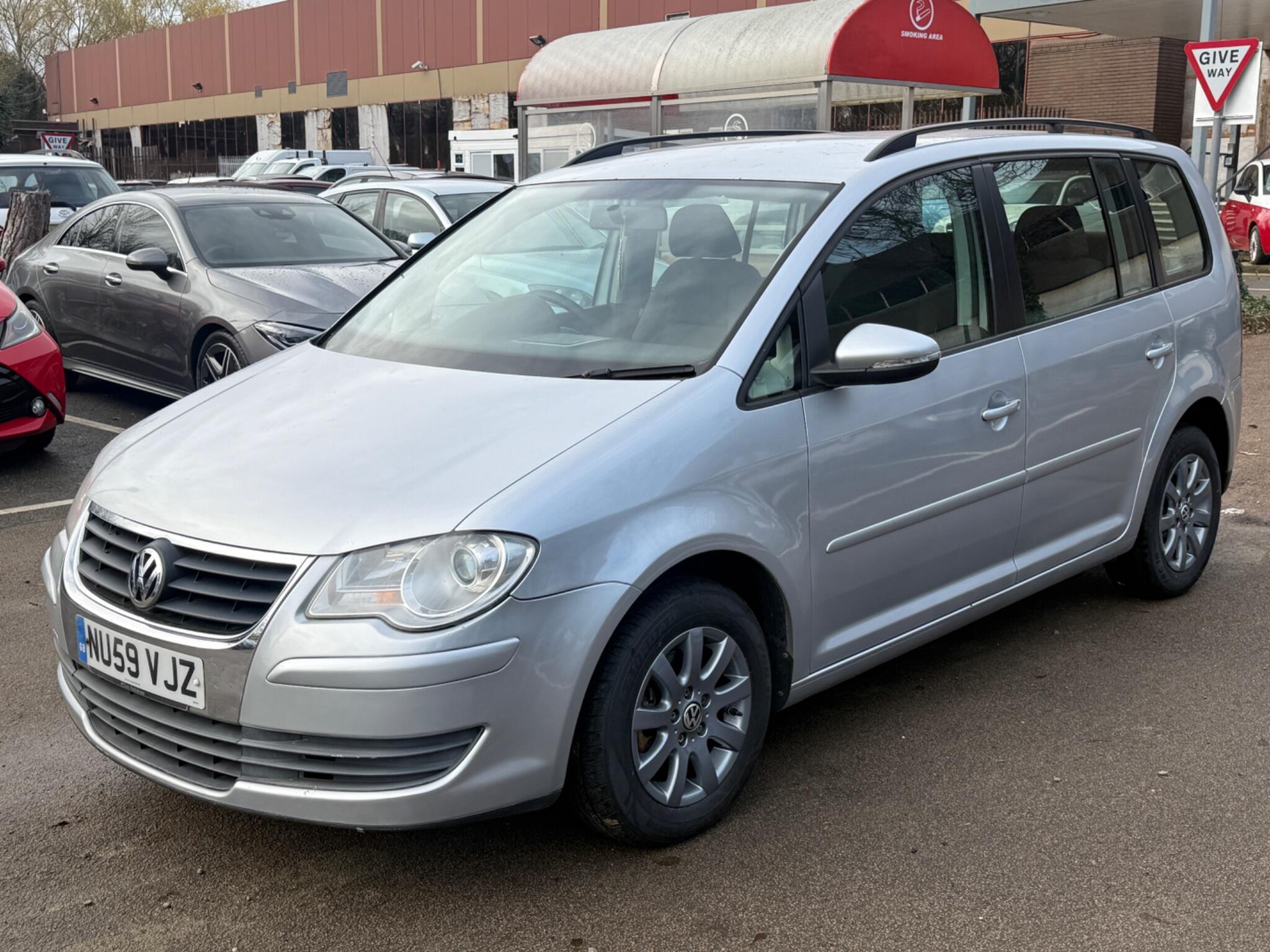 Volkswagen Touran - Image 7