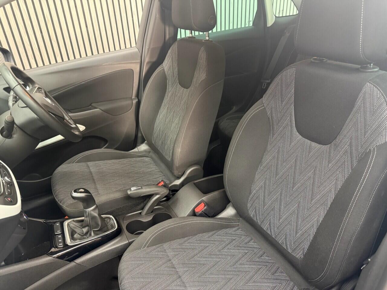 Vauxhall Crossland X view 6