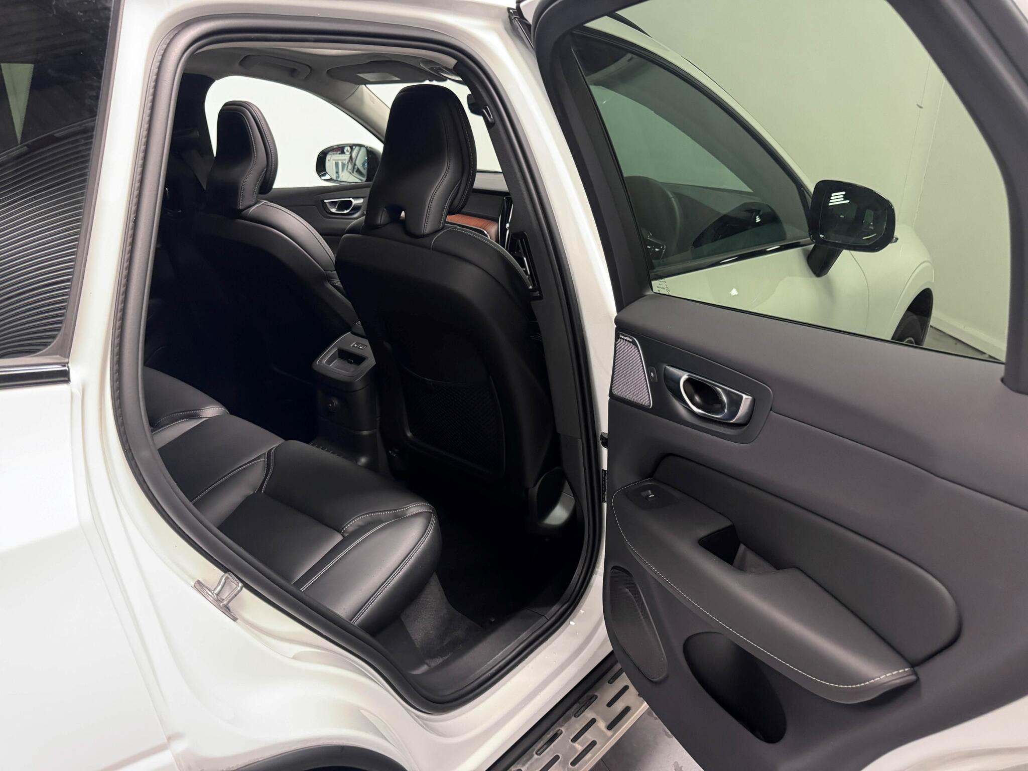 Volvo XC60 view 31