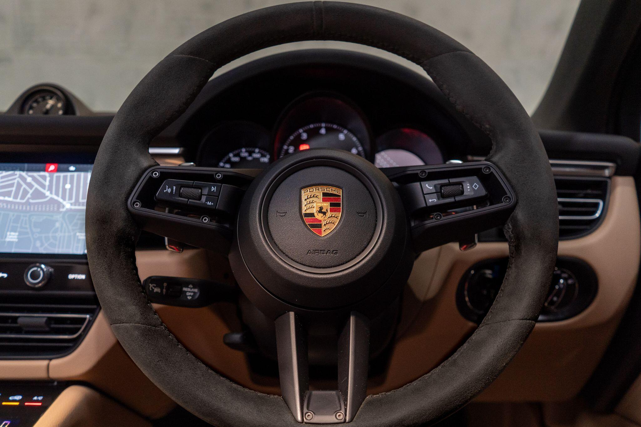 Porsche Macan view 26