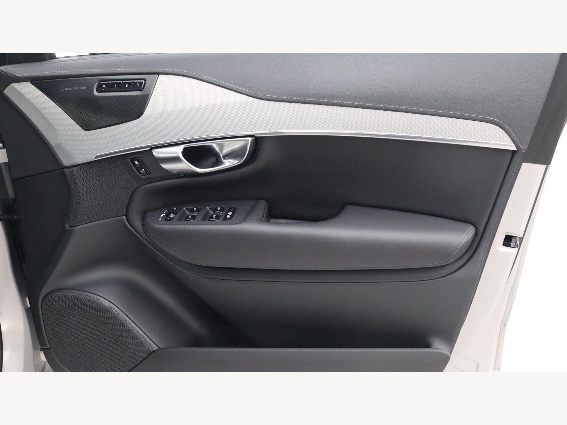 Volvo XC90 view 29