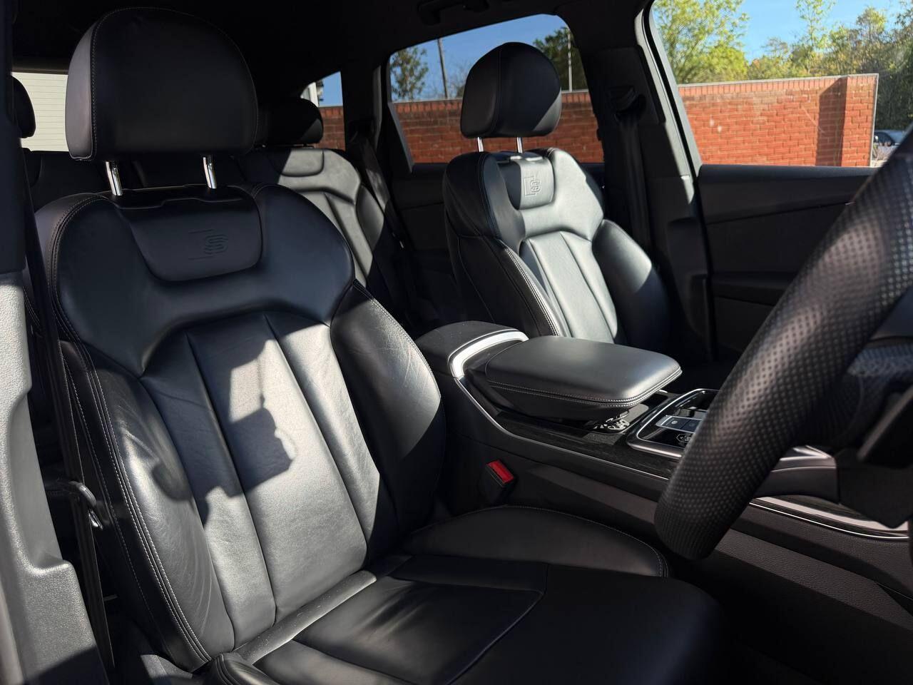 Audi Q7 view 13
