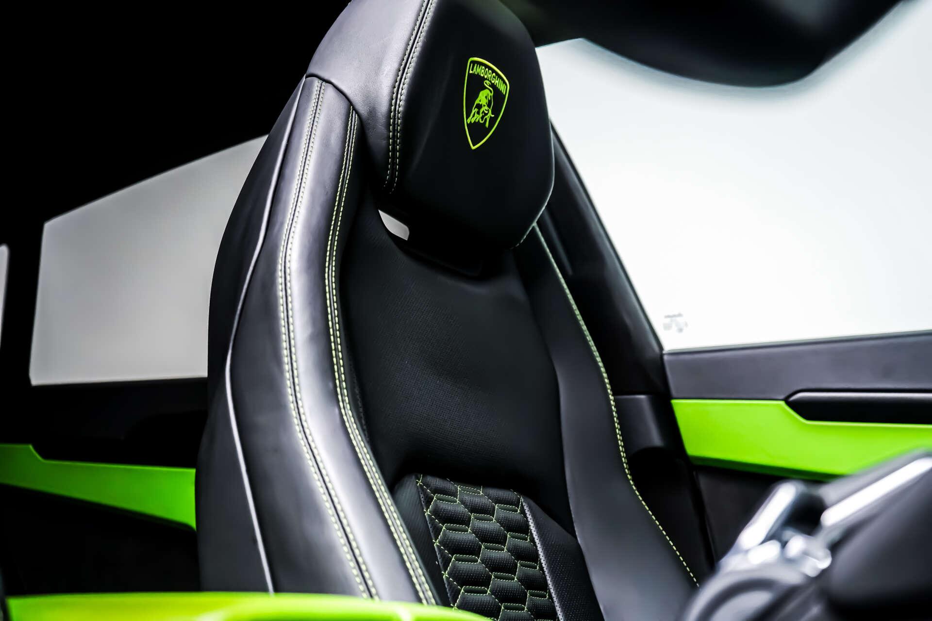 Lamborghini Urus view 3