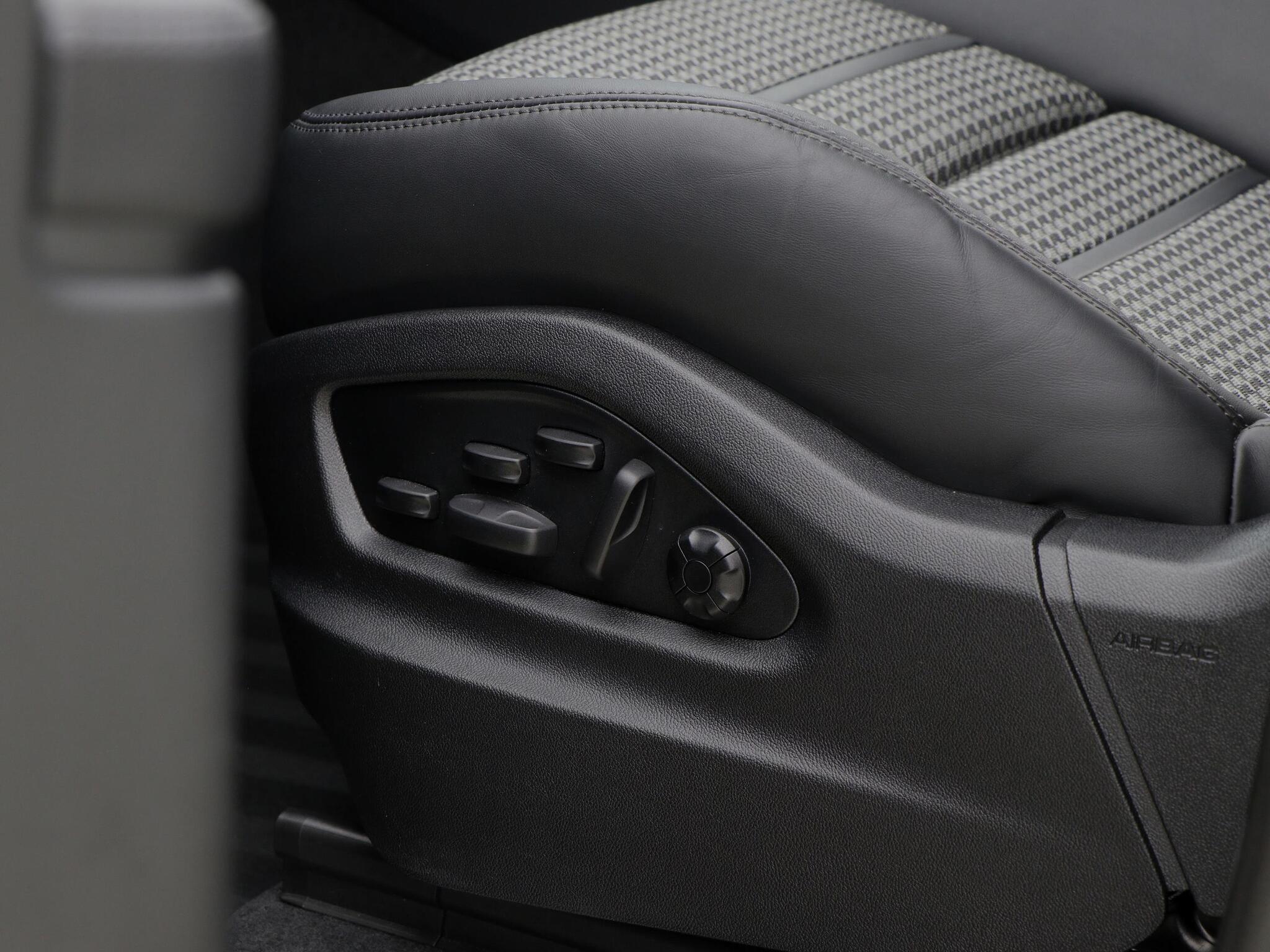 Porsche Cayenne view 32