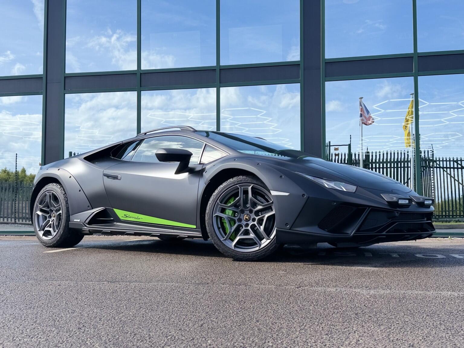 Lamborghini Huracan view 11