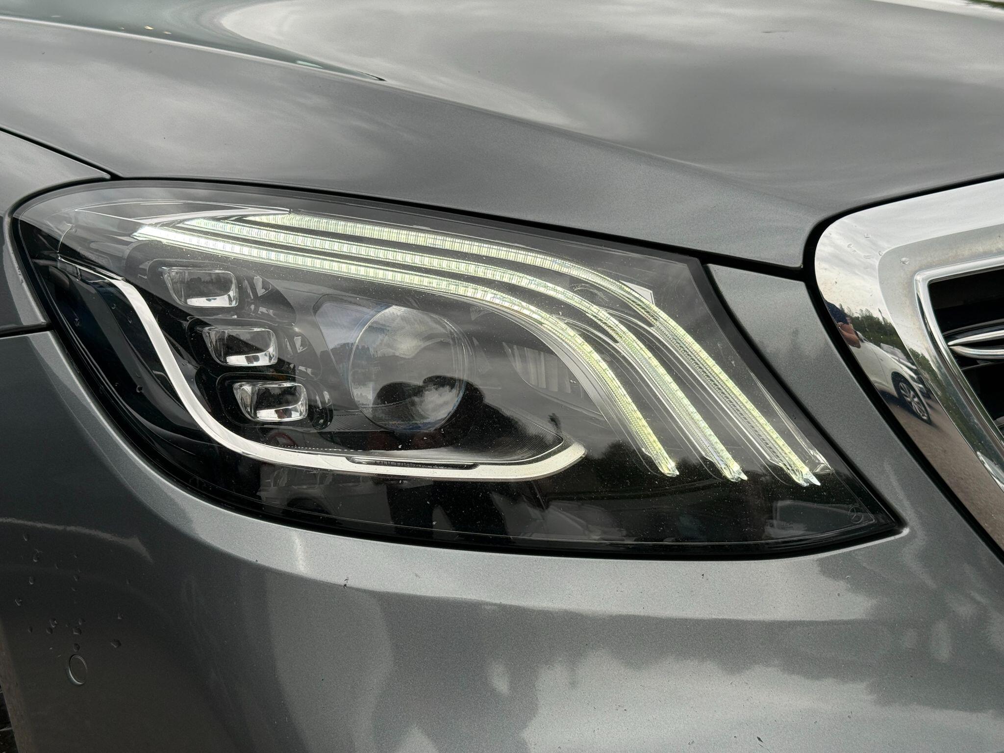 Mercedes-Benz S-Class view 14