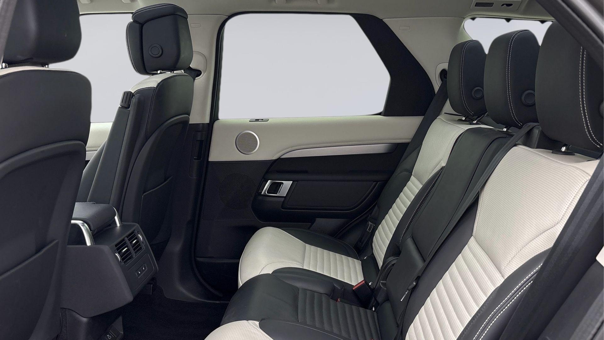 Land Rover Discovery view 4