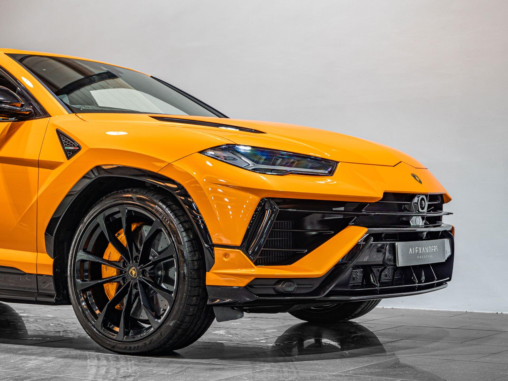 Lamborghini Urus view 8
