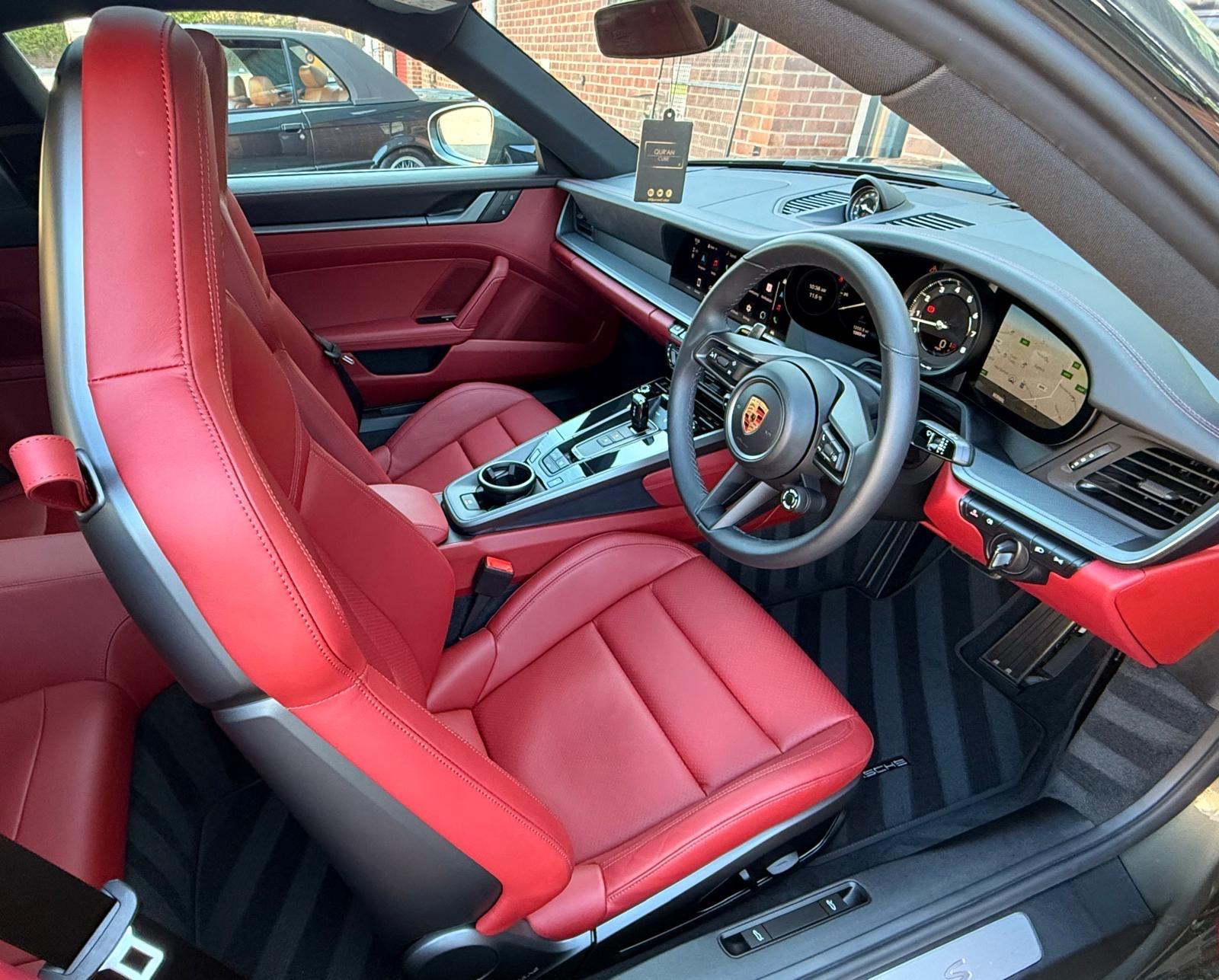 Porsche 911 view 35
