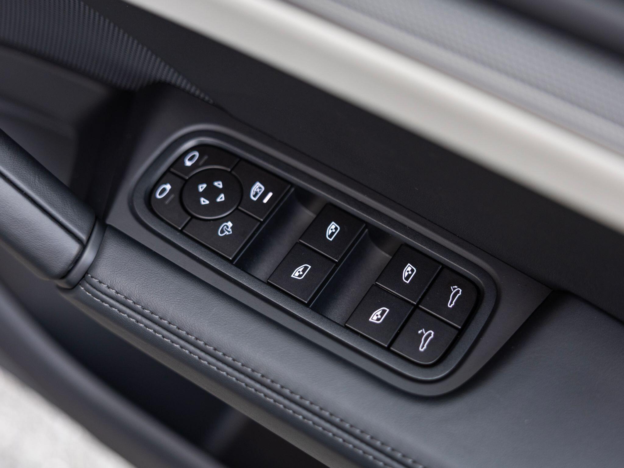 Porsche Cayenne view 24