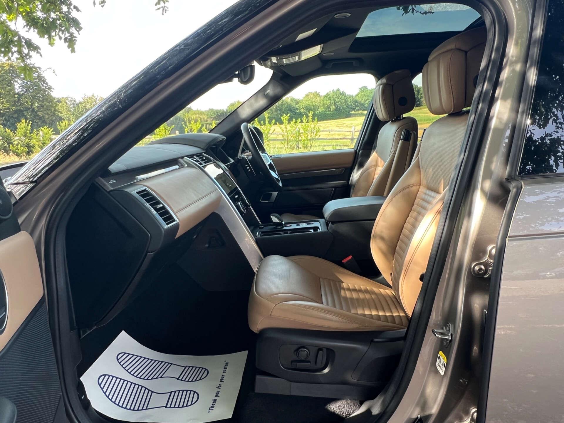 Land Rover Discovery view 28