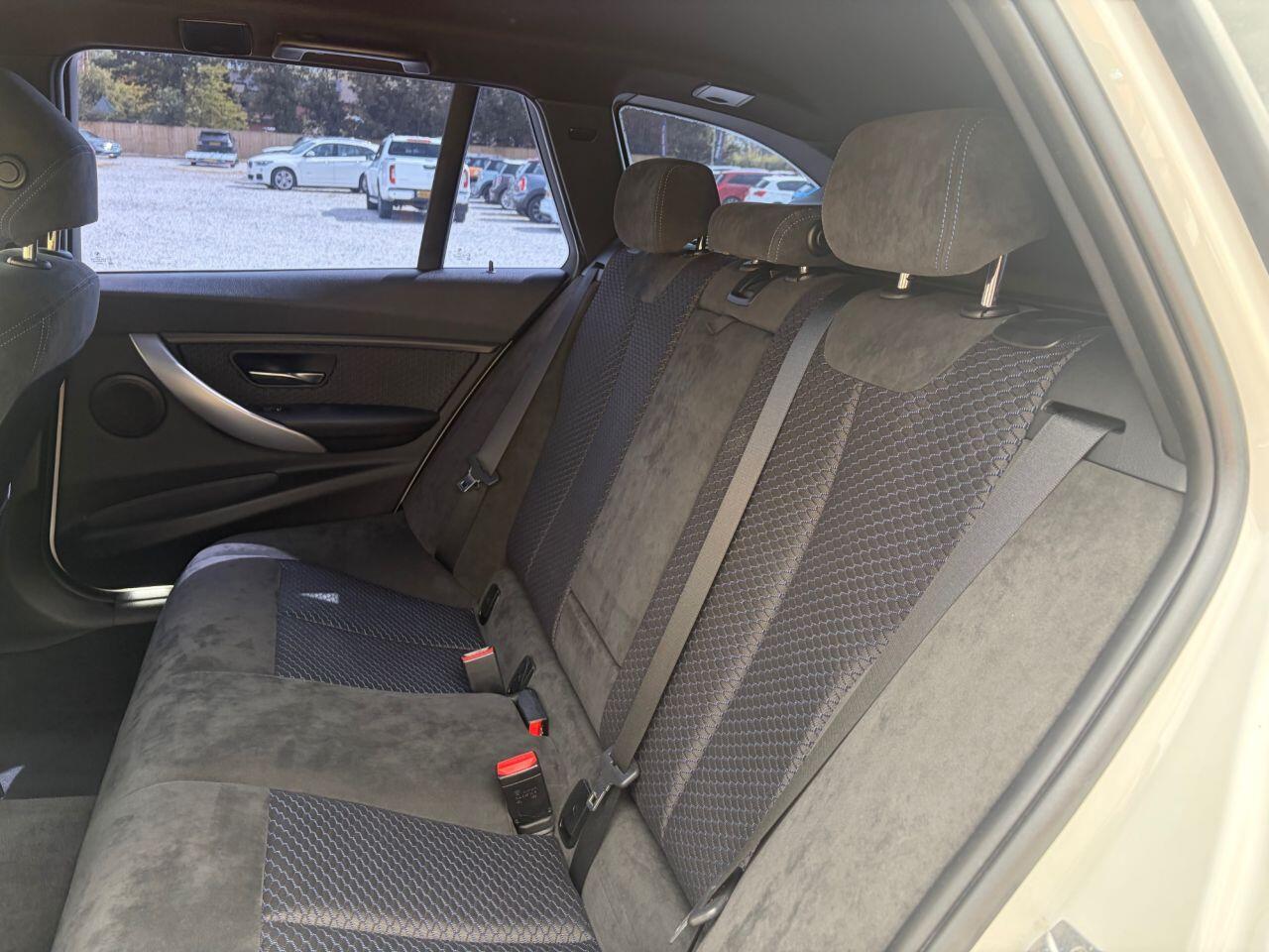 BMW 3 Series view 23