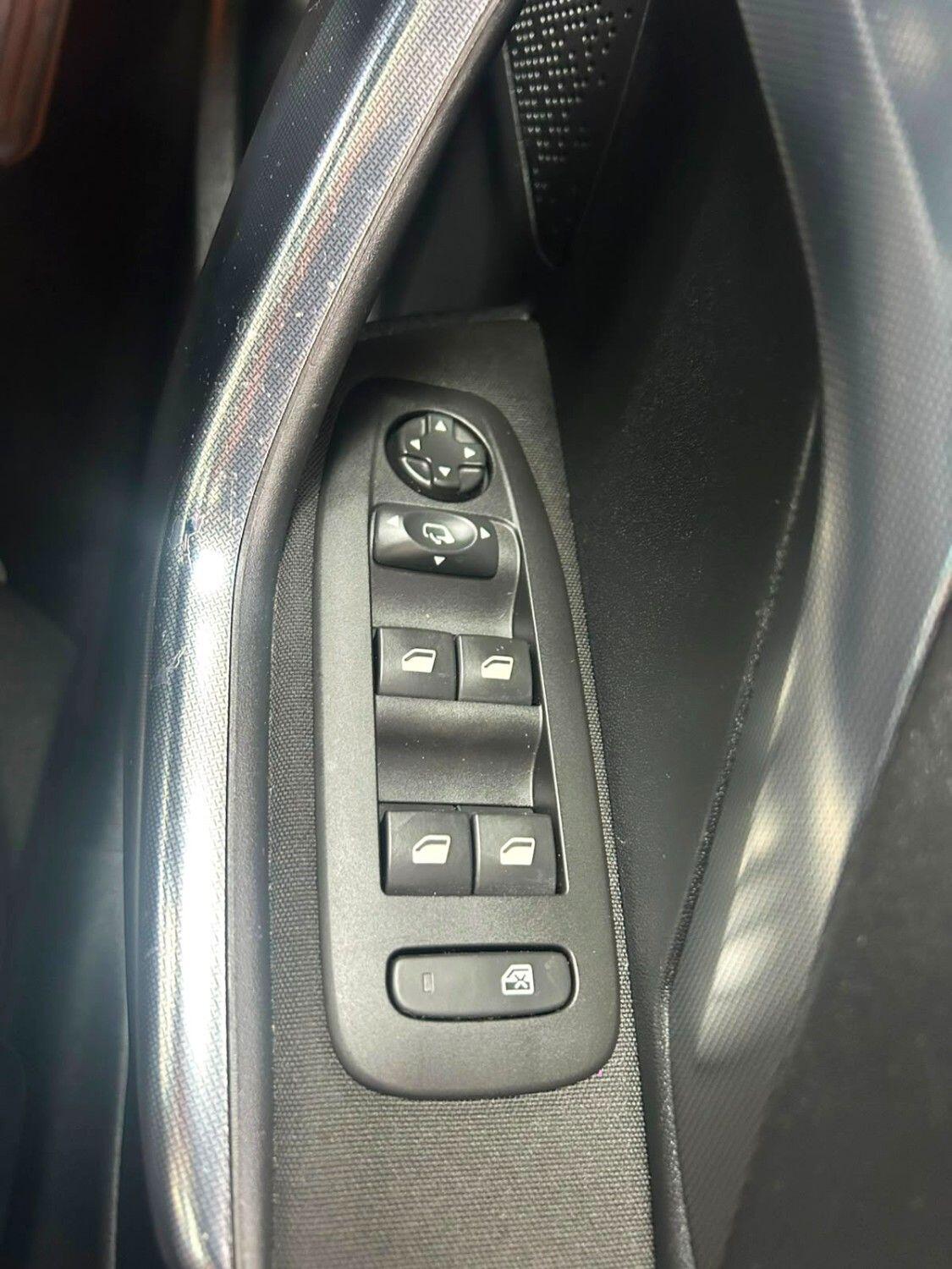 Peugeot 2008 view 22