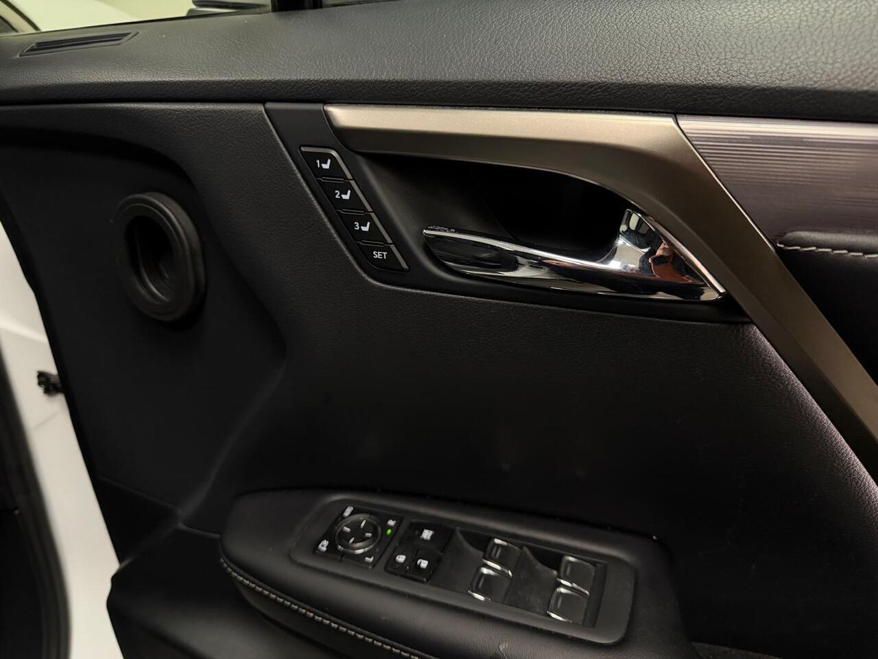 Lexus RX view 16