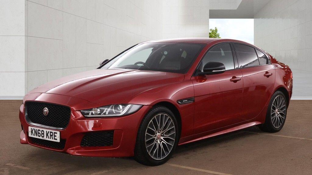 Jaguar Xe view 3