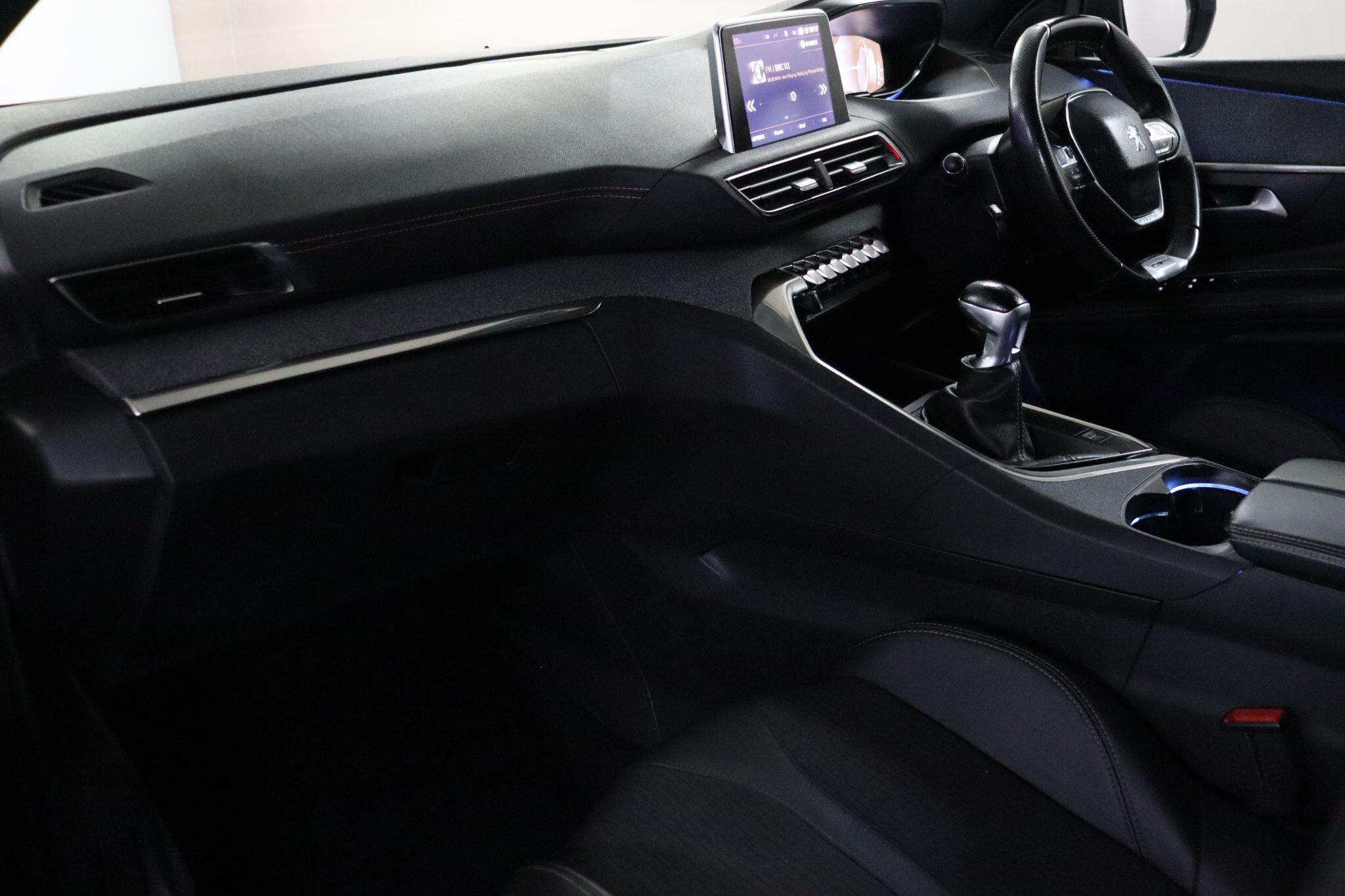 Peugeot 3008 view 34