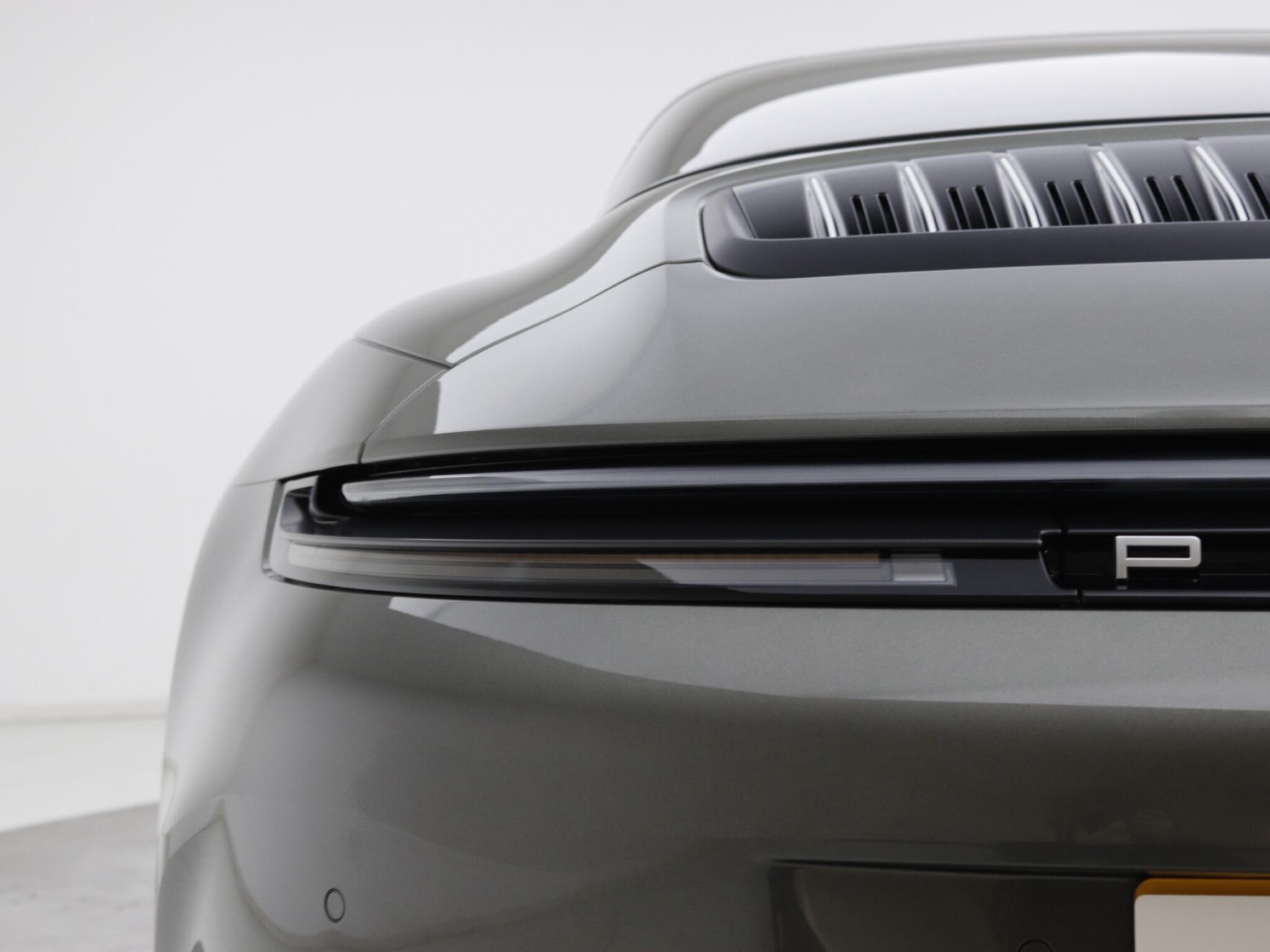 Porsche 911 view 21