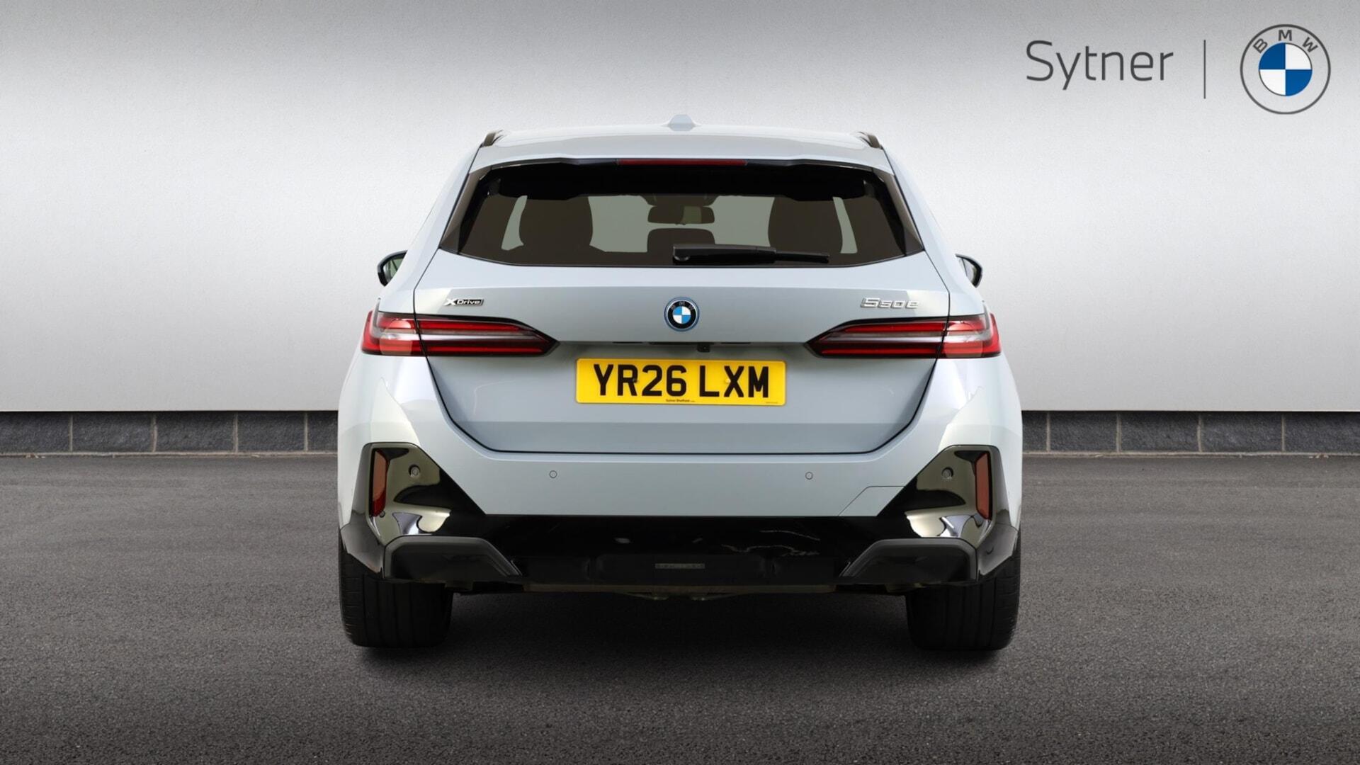 BMW 5 Series view 15