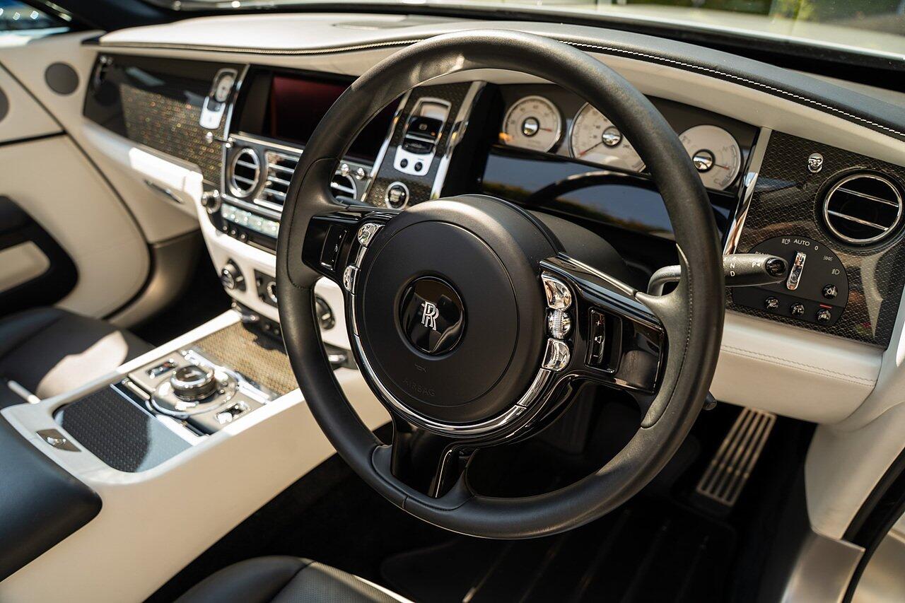 Rolls-Royce Dawn view 55