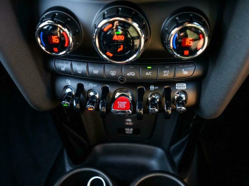 Mini Hatch view 26
