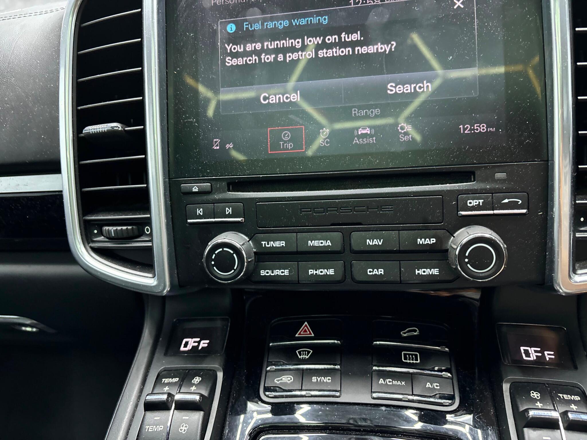 Porsche Cayenne view 27