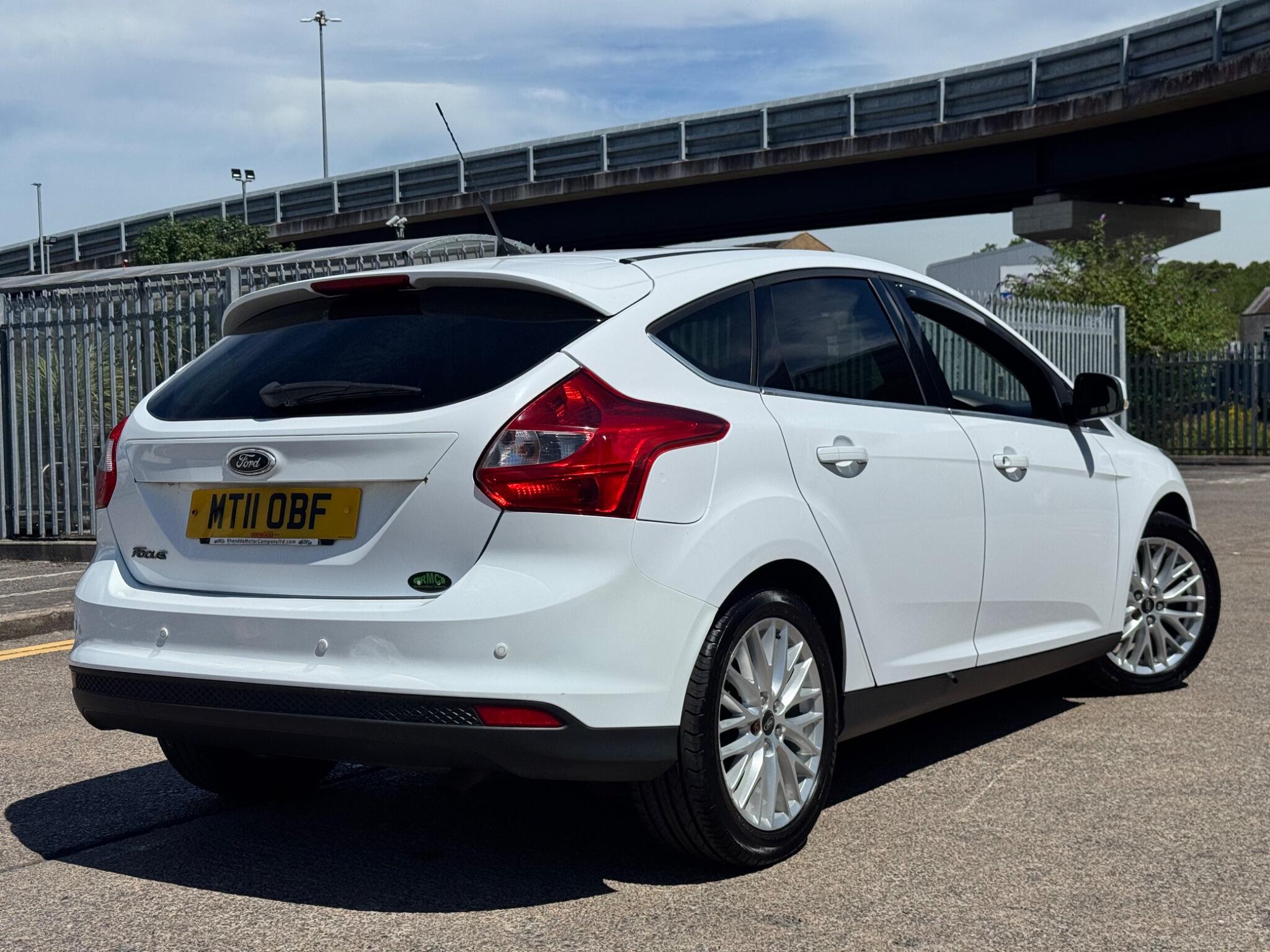 Ford Focus view 19