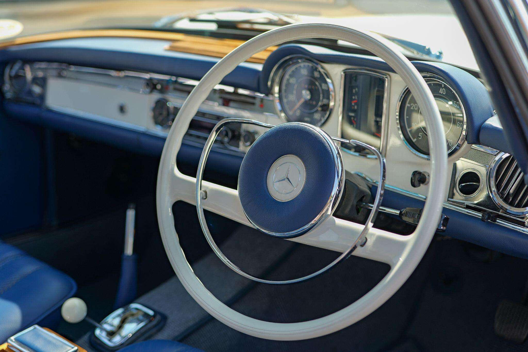 Mercedes-Benz 230 SL view 13