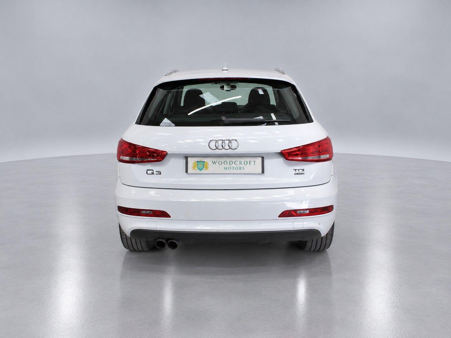 Audi Q3 view 14