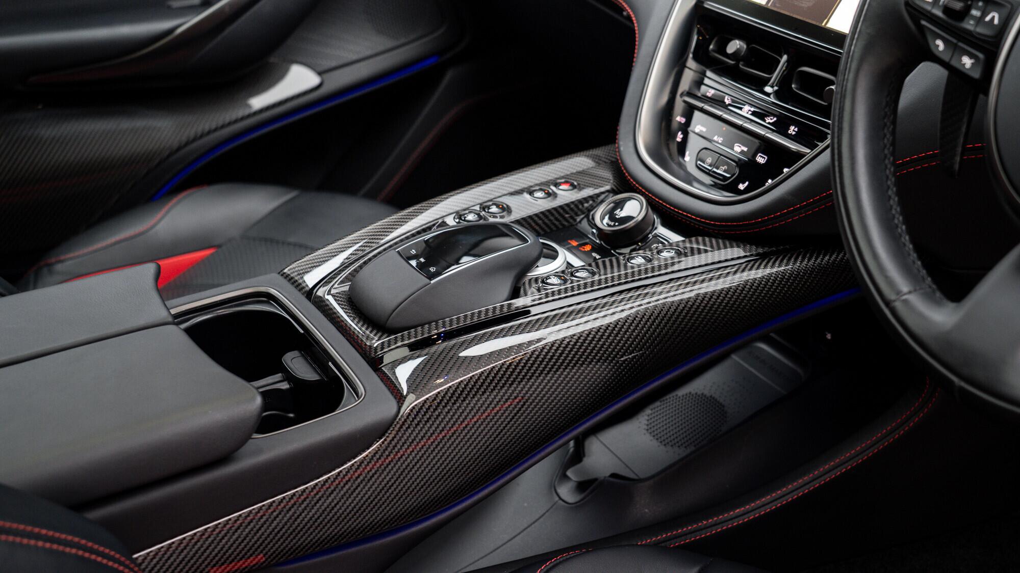 Aston Martin DBX view 41
