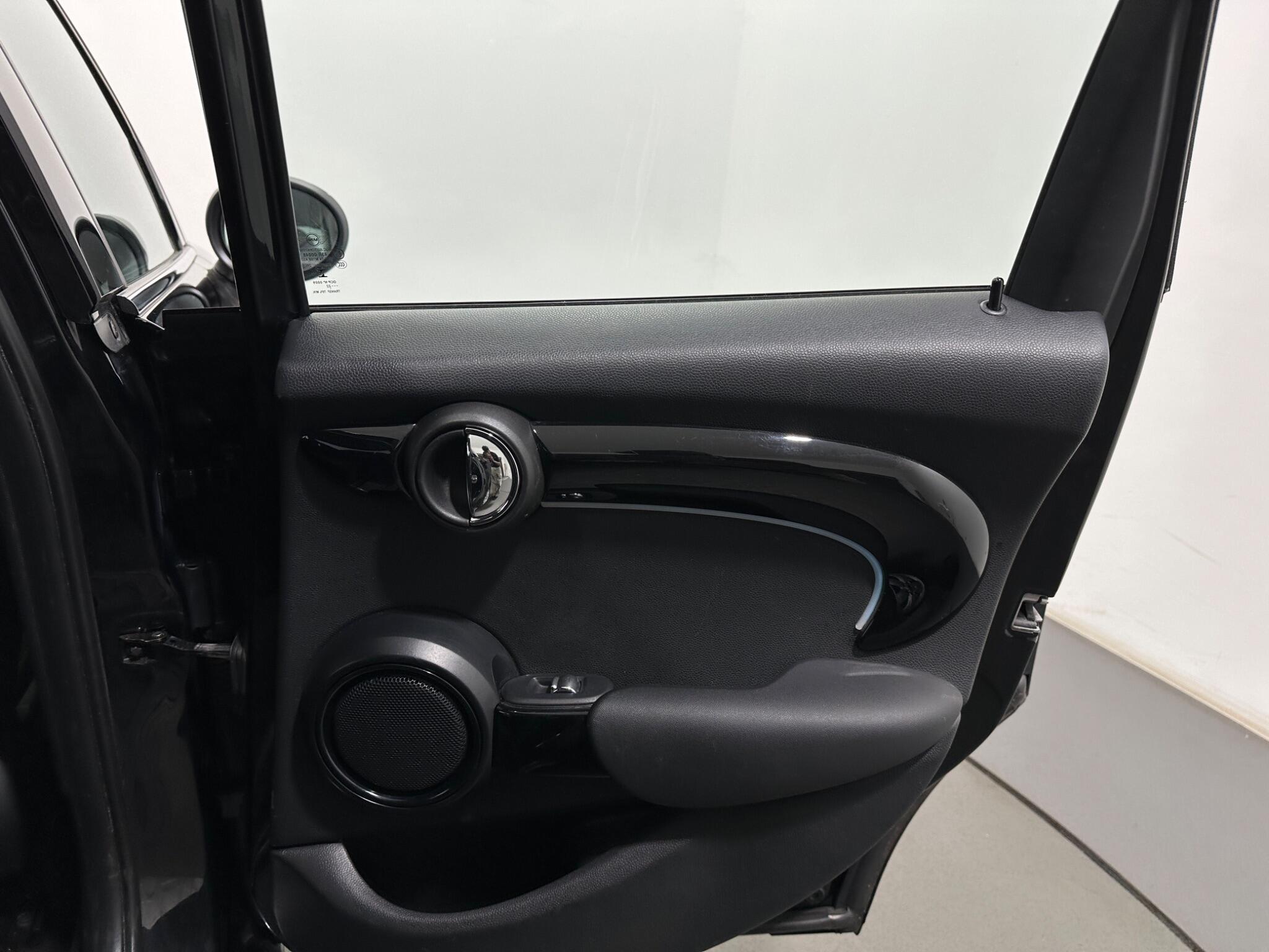 Mini Cooper view 41