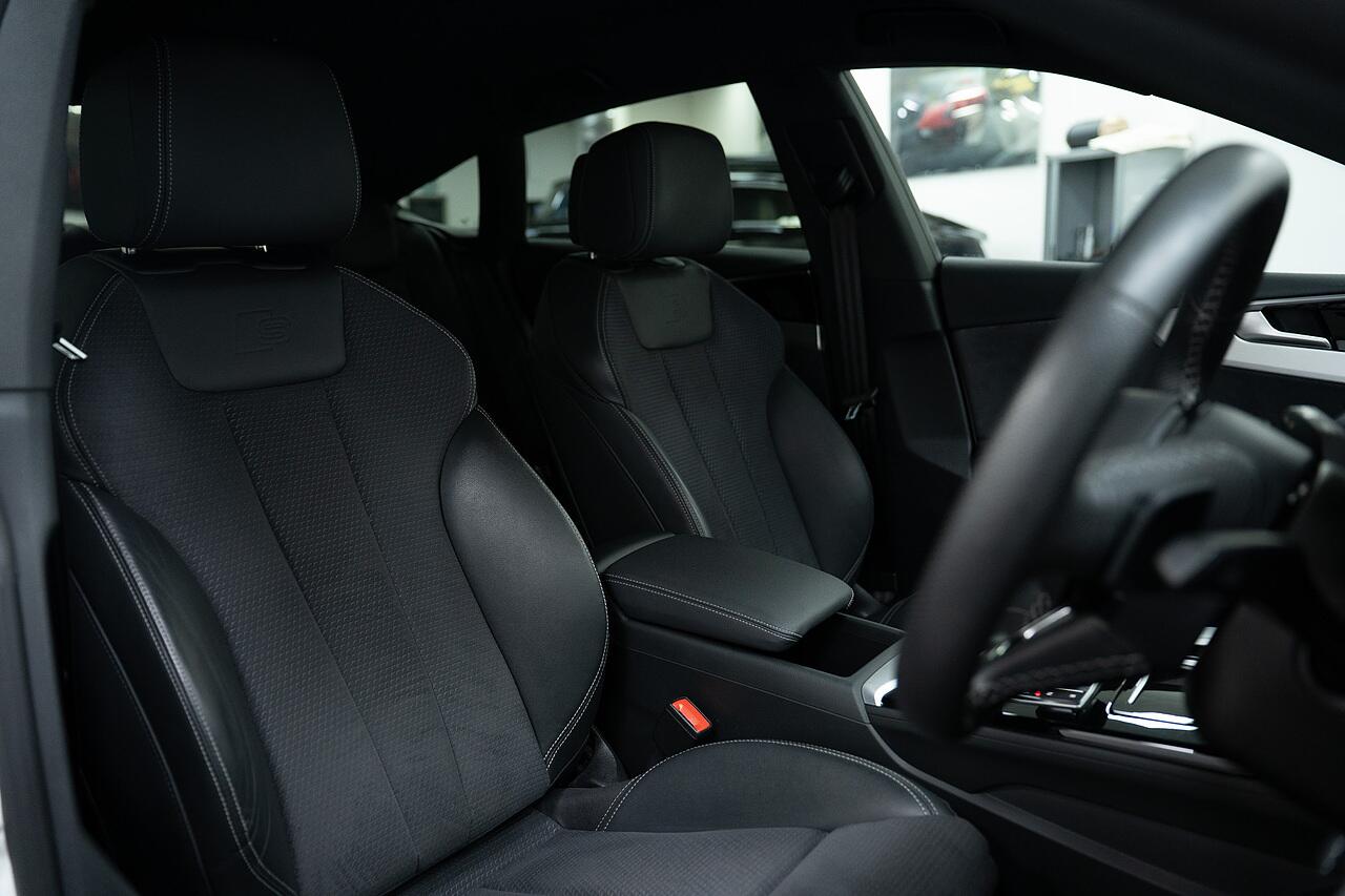 Audi A5 view 4
