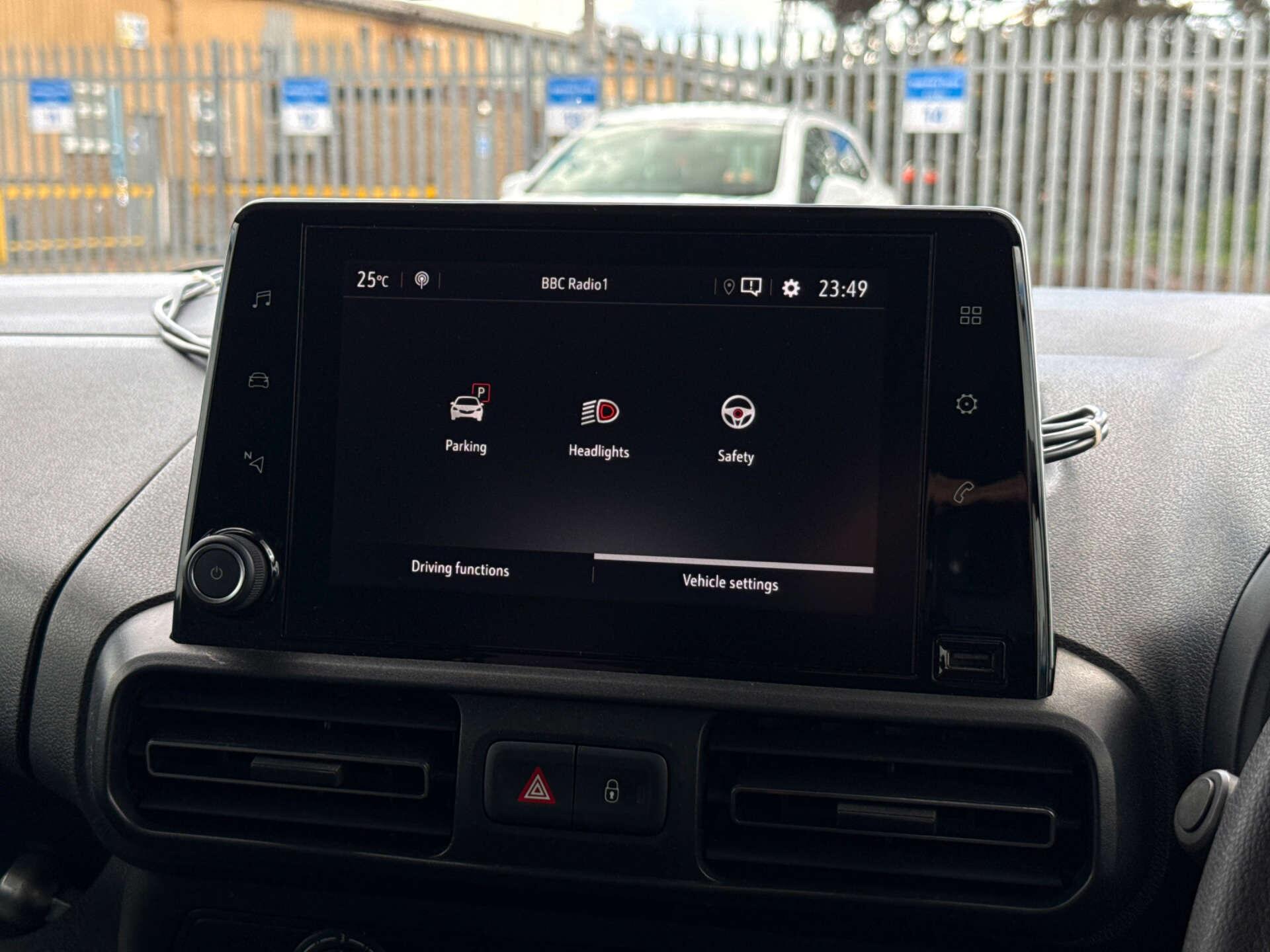 Vauxhall Combo Life view 60