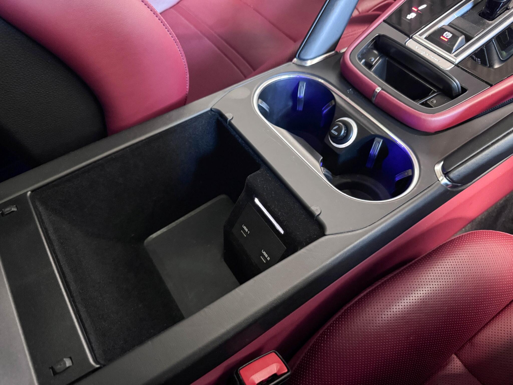 Porsche Cayenne view 38