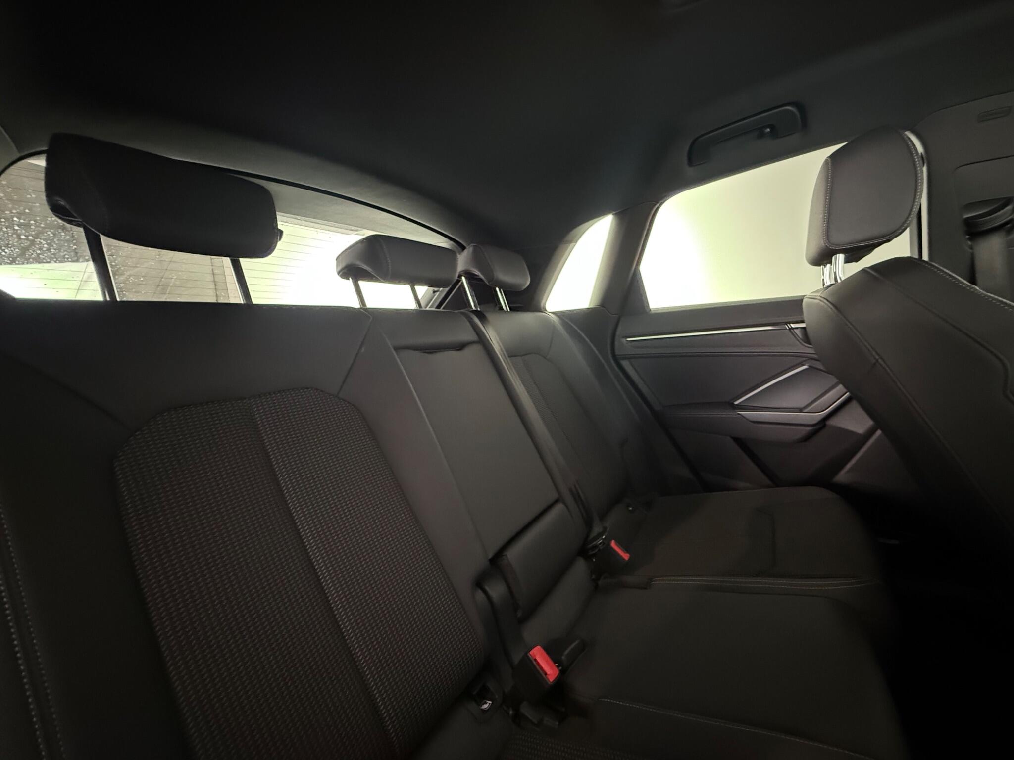 Audi Q3 view 31