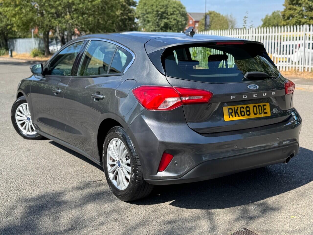 Ford Focus view 5