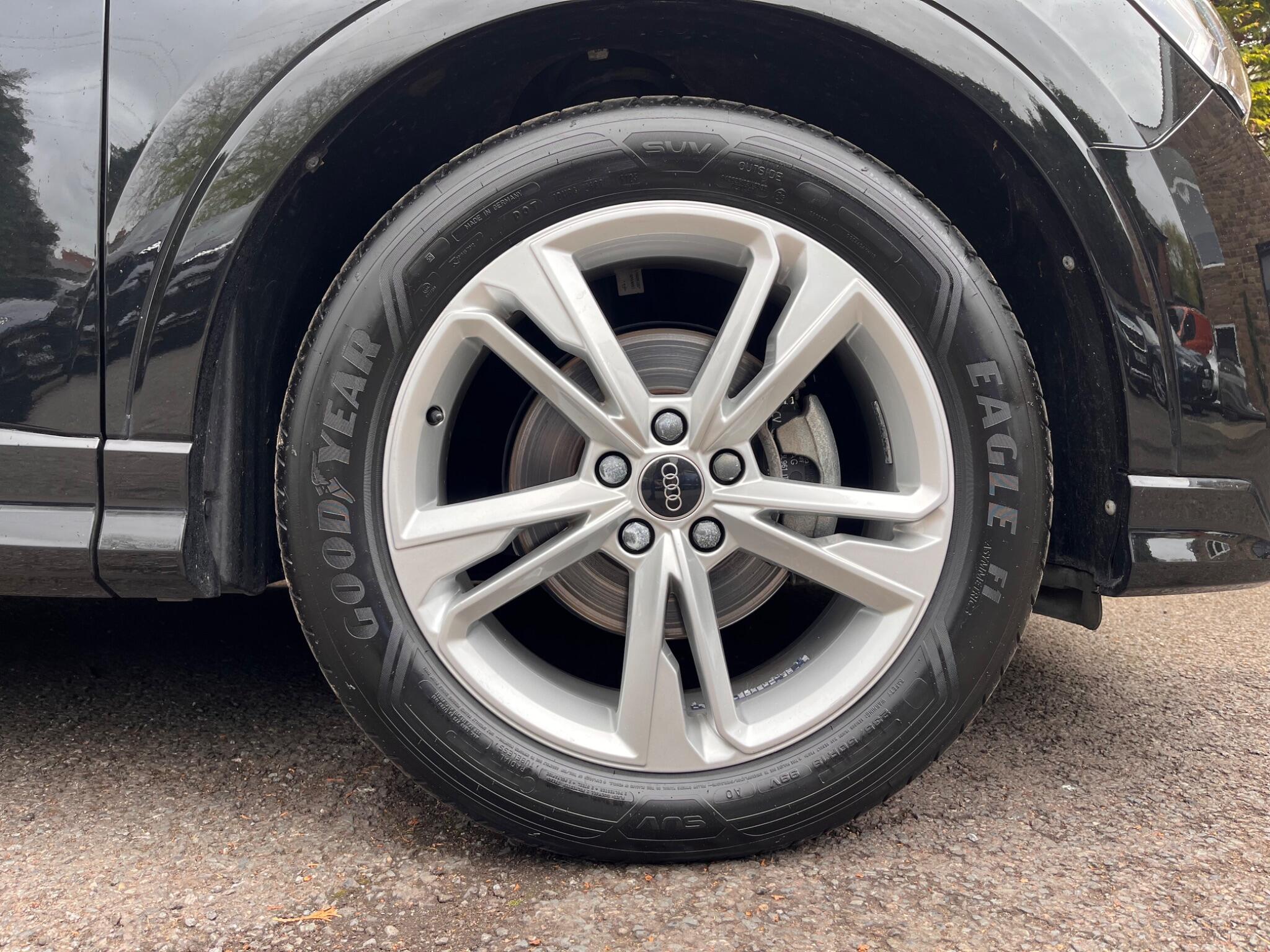 Audi Q3 view 39